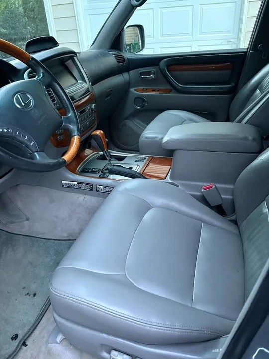 2005 Lexus LX 2nd Gen - Image 4 of 10