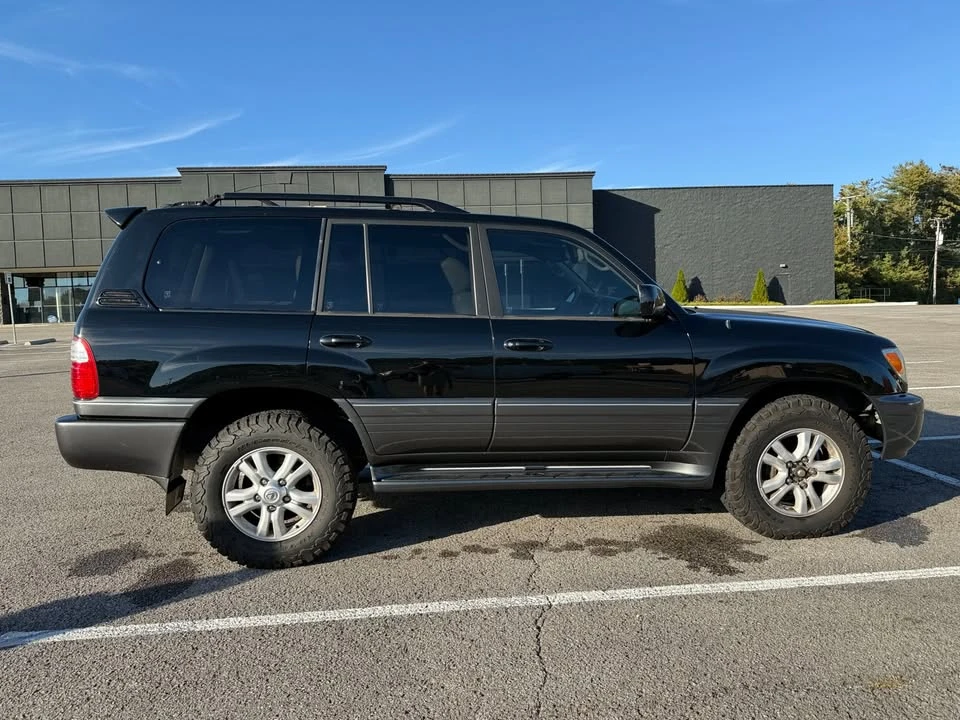 2005 Lexus LX 2nd Gen - Image 2 of 15