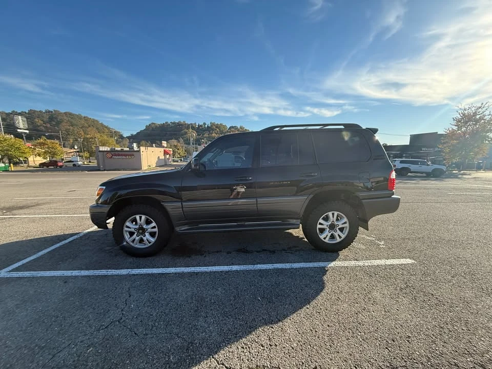 2005 Lexus LX 2nd Gen - Image 3 of 15
