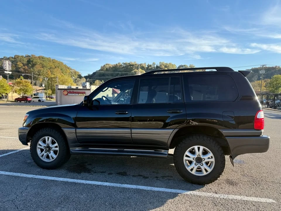 2005 Lexus LX 2nd Gen - Image 4 of 15
