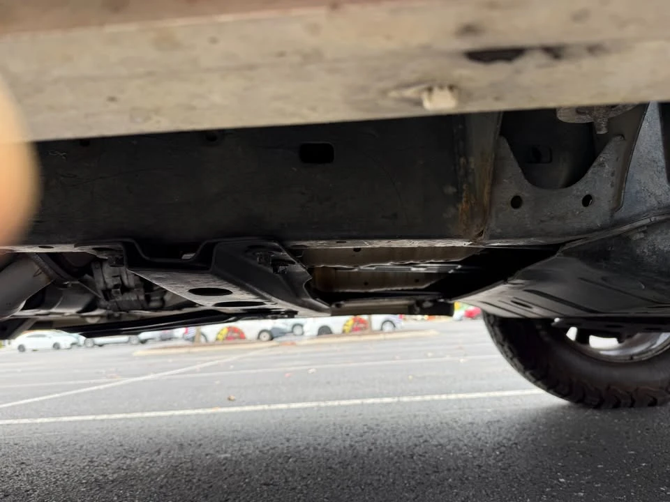 2005 Lexus LX 2nd Gen - Image 11 of 15