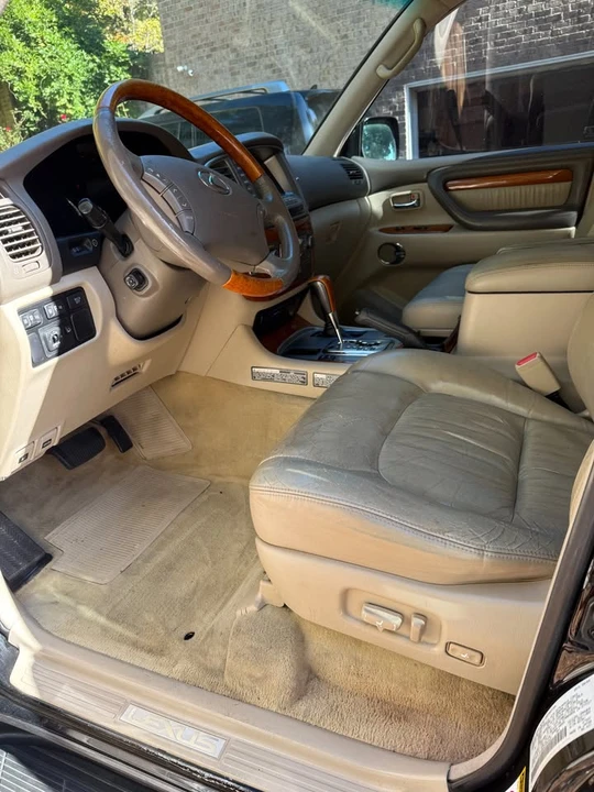 2005 Lexus LX 2nd Gen - Image 9 of 15