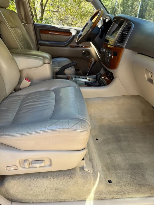 2005 Lexus LX 2nd Gen - Image 8 of 15