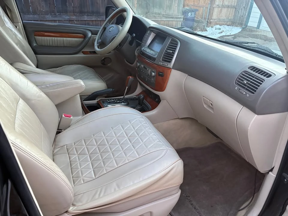 2005 Lexus LX 2nd Gen - Image 10 of 12