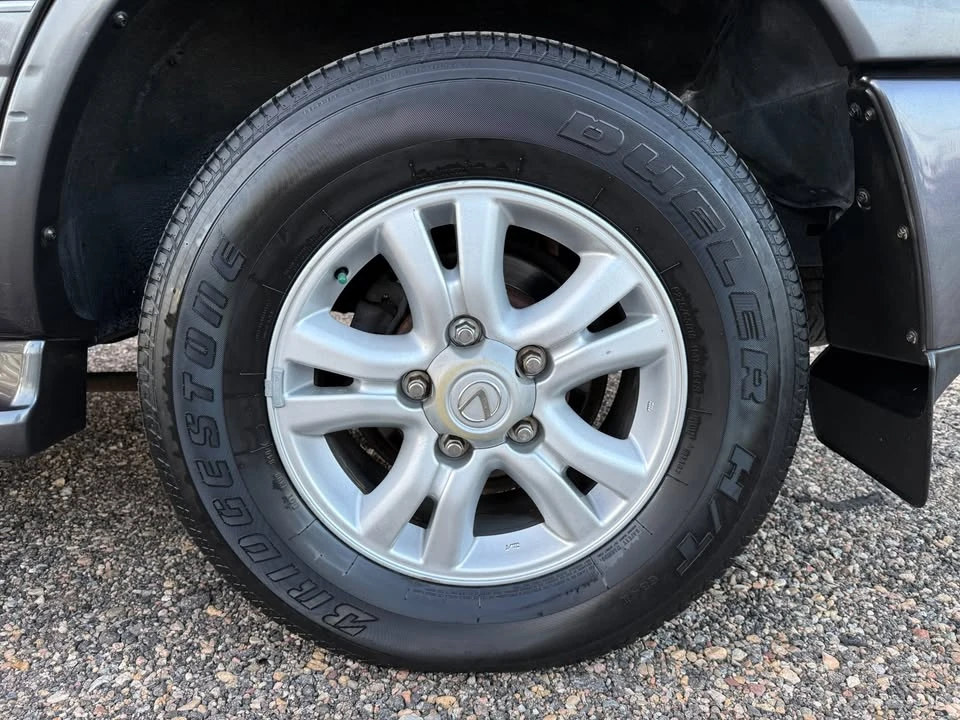2005 Lexus LX 2nd Gen - Image 11 of 20