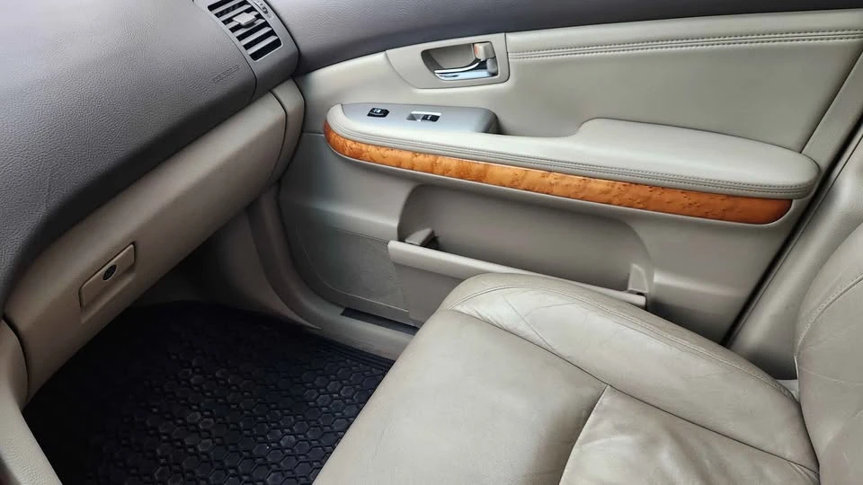 2005 Lexus RX 2nd Gen - Image 9 of 10