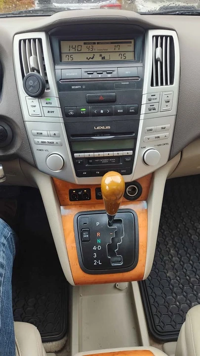 2005 Lexus RX 2nd Gen - Image 4 of 10