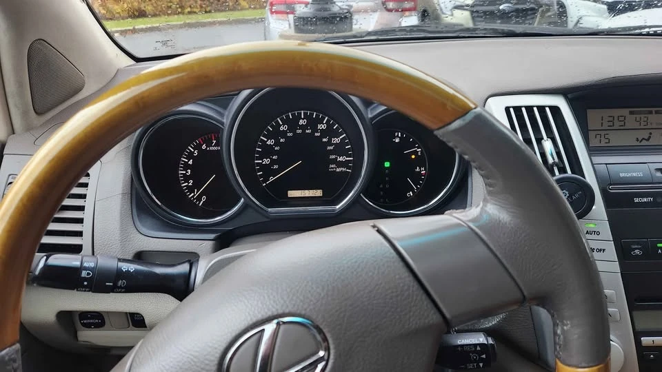 2005 Lexus RX 2nd Gen - Image 5 of 10