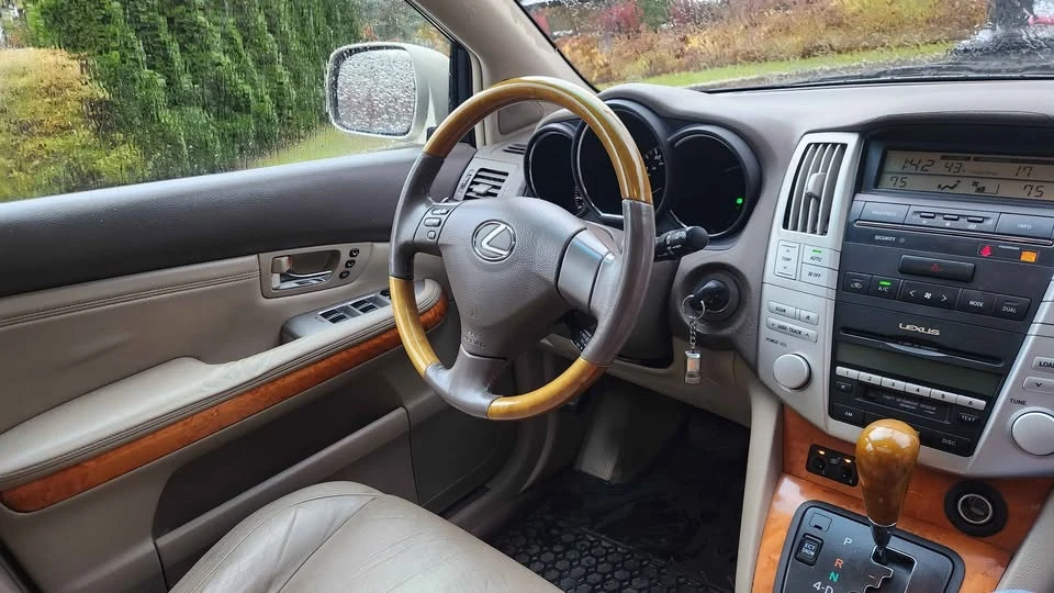 2005 Lexus RX 2nd Gen - Image 6 of 10