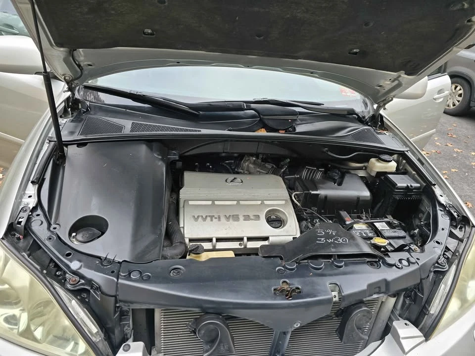 2005 Lexus RX 2nd Gen - Image 12 of 20
