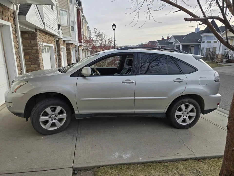 2005 Lexus RX 2nd Gen - Image 2 of 3