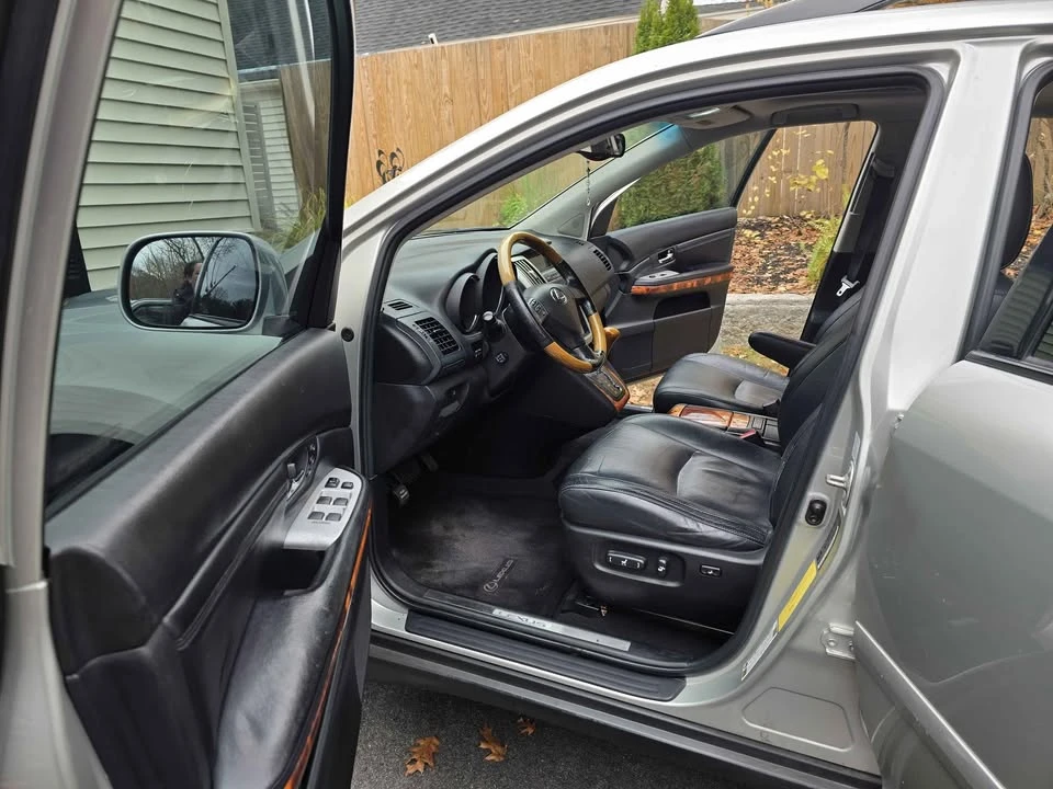2005 Lexus RX 2nd Gen - Image 9 of 20