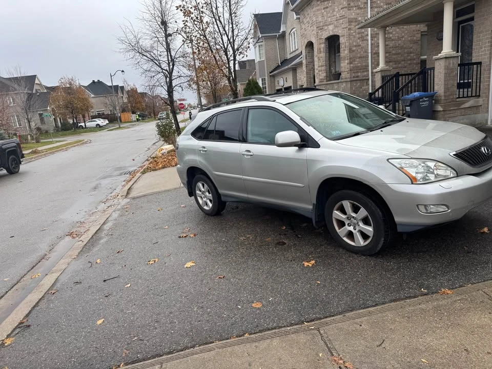 2005 Lexus RX 2nd Gen - Image 2 of 7