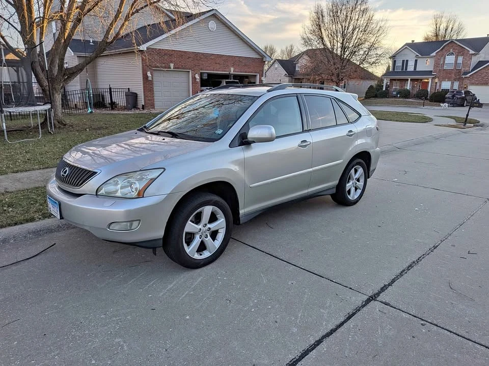 2005 Lexus RX 2nd Gen - Image 2 of 8