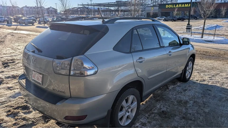 2005 Lexus RX 2nd Gen - Image 6 of 13
