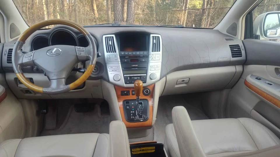 2005 Lexus RX 2nd Gen - Image 10 of 18