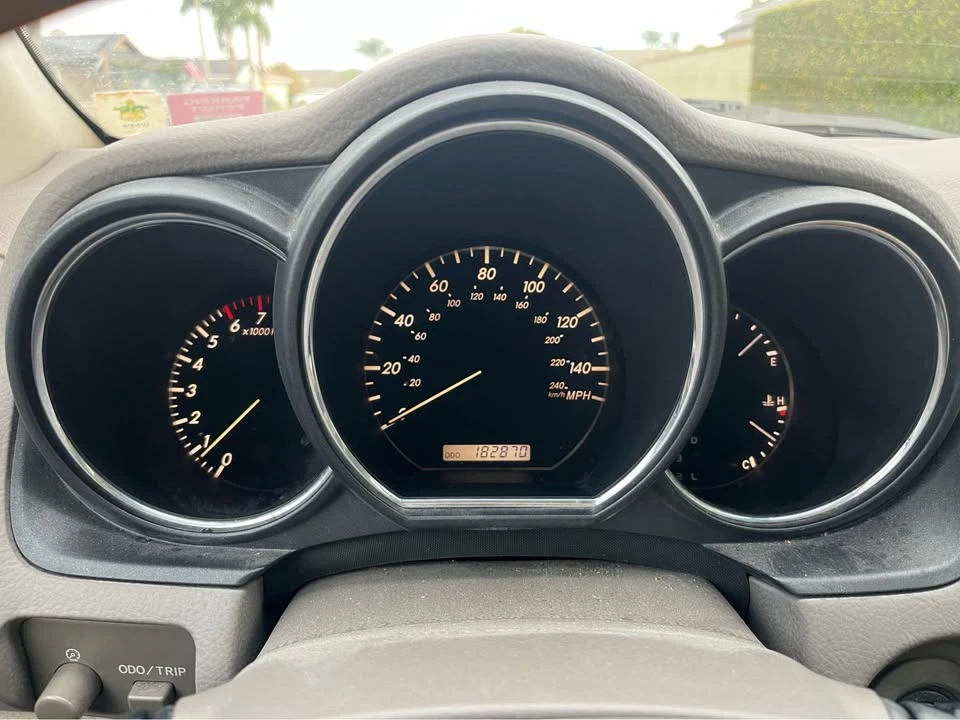 2005 Lexus RX 2nd Gen - Image 9 of 10