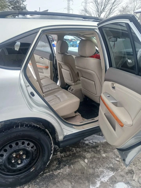 2005 Lexus RX 2nd Gen - Image 6 of 10