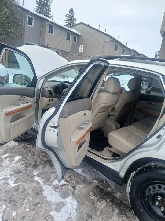 2005 Lexus RX 2nd Gen - Image 4 of 10