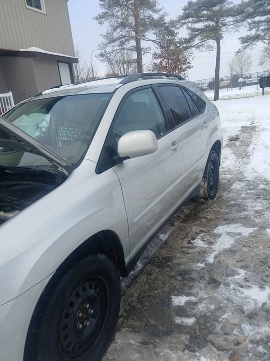 2005 Lexus RX 2nd Gen - Image 2 of 10