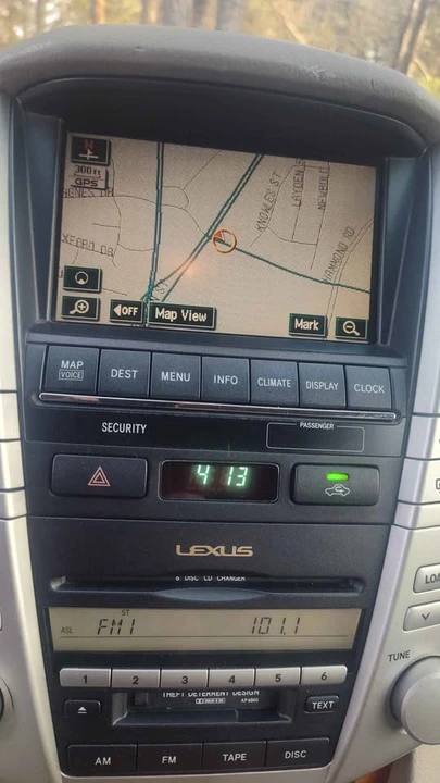 2005 Lexus RX 2nd Gen - Image 12 of 18