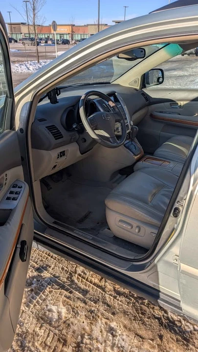 2005 Lexus RX 2nd Gen - Image 6 of 10