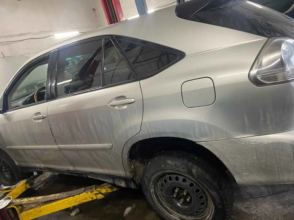 2005 Lexus RX 2nd Gen - Image 2 of 5