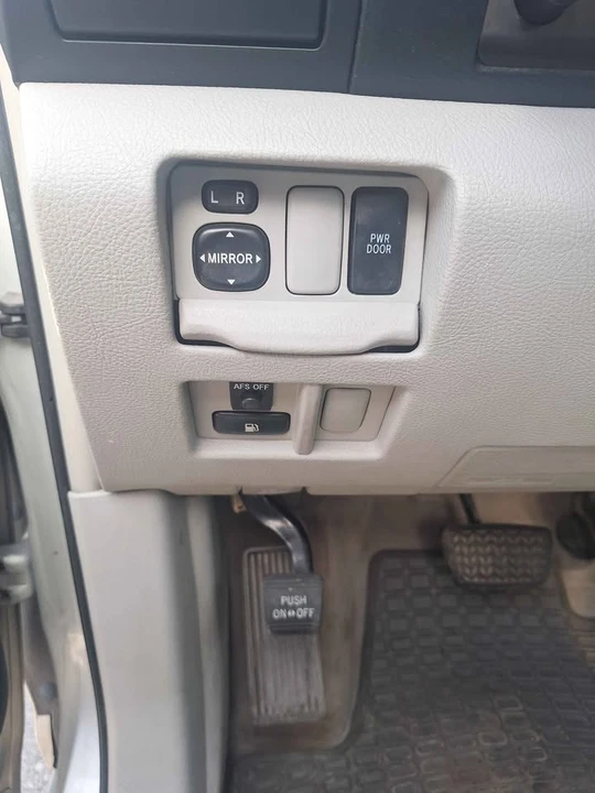 2005 Lexus RX 2nd Gen - Image 10 of 17