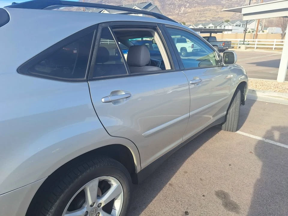 2005 Lexus RX 2nd Gen - Image 14 of 17