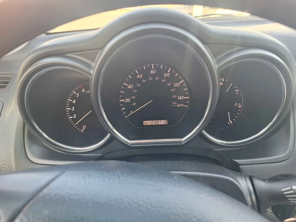 2005 Lexus RX 2nd Gen - Image 9 of 17