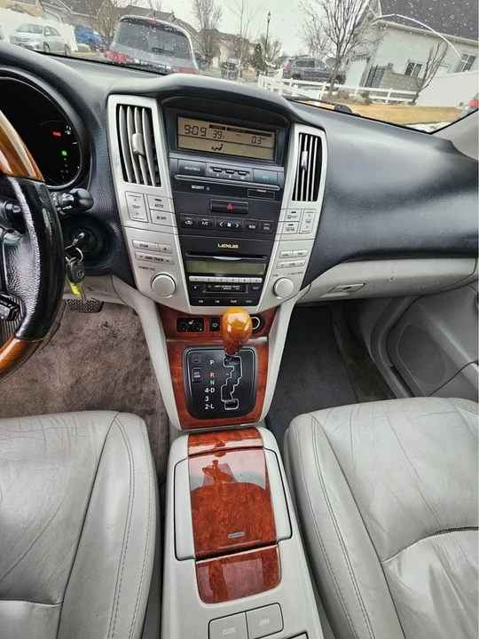 2005 Lexus RX 2nd Gen - Image 9 of 10