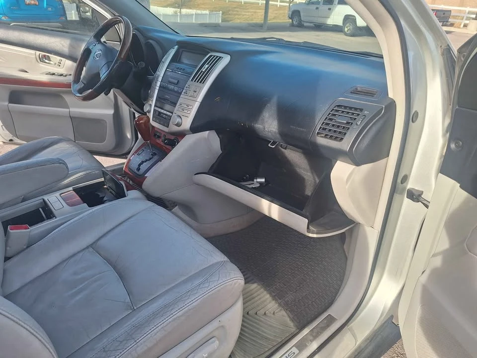 2005 Lexus RX 2nd Gen - Image 4 of 17