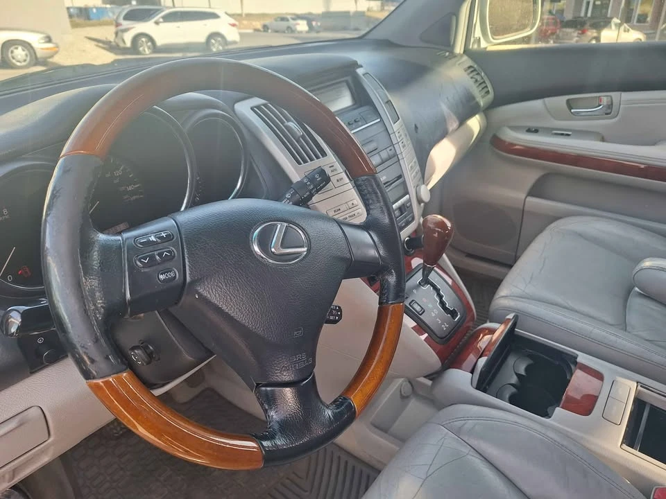 2005 Lexus RX 2nd Gen - Image 11 of 17