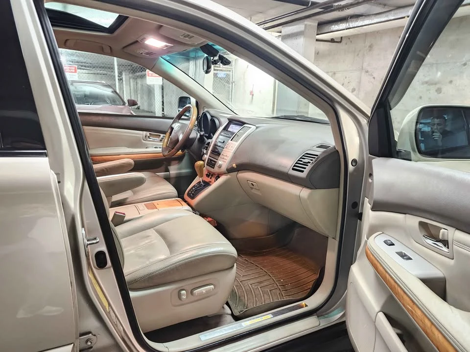 2005 Lexus RX 2nd Gen - Image 10 of 16