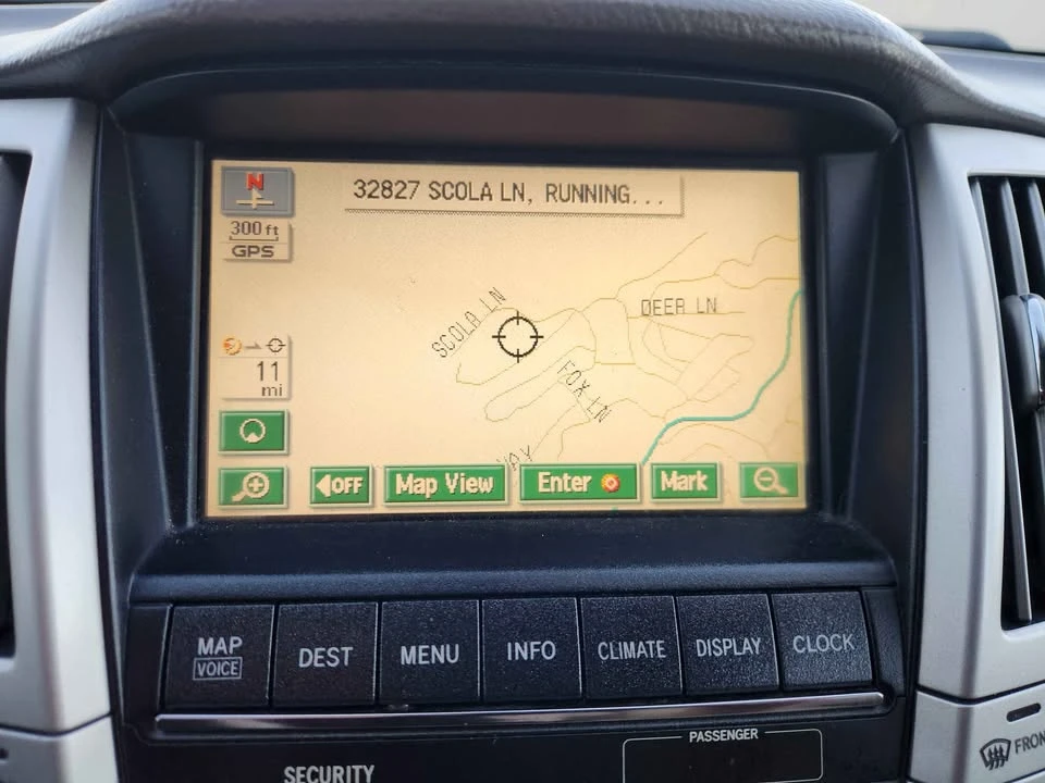 2005 Lexus RX 2nd Gen - Image 16 of 17