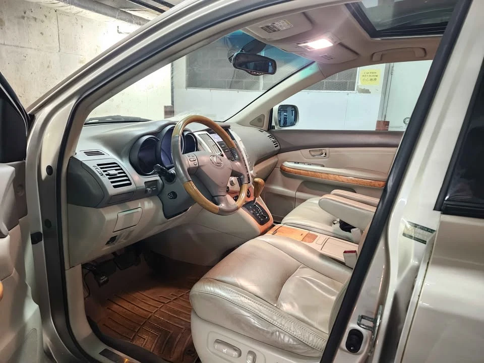 2005 Lexus RX 2nd Gen - Image 8 of 16