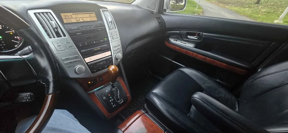 2005 Lexus RX 2nd Gen - Image 13 of 17