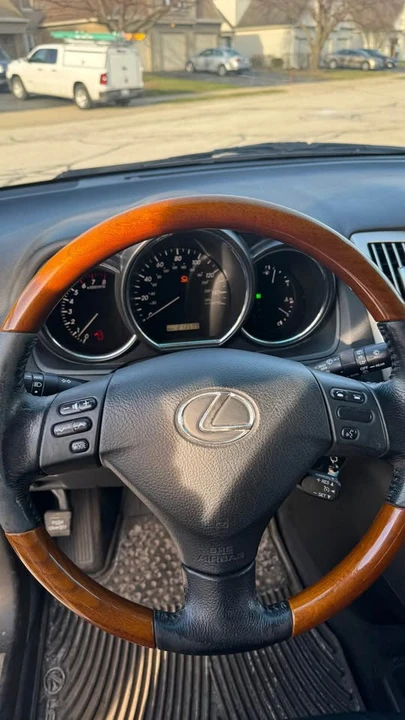2005 Lexus RX 2nd Gen - Image 10 of 11
