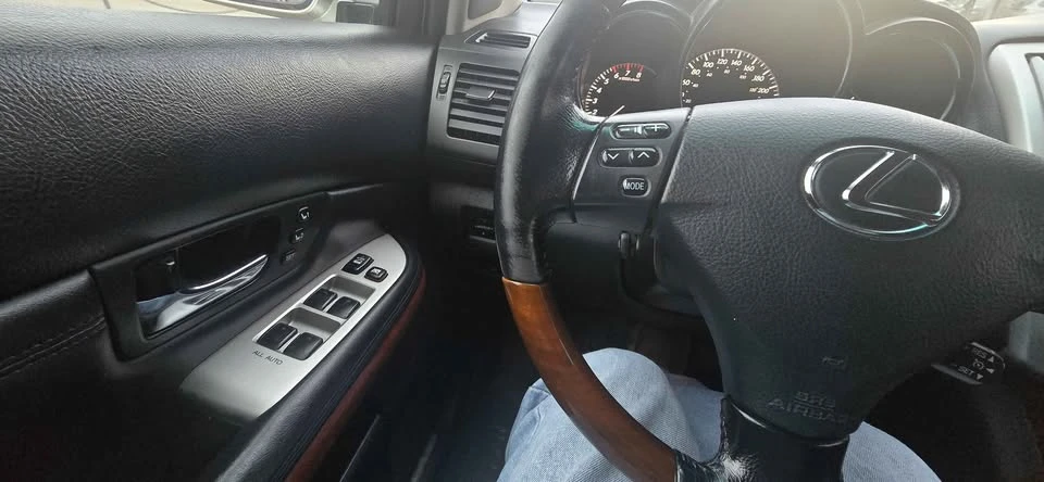 2005 Lexus RX 2nd Gen - Image 14 of 17
