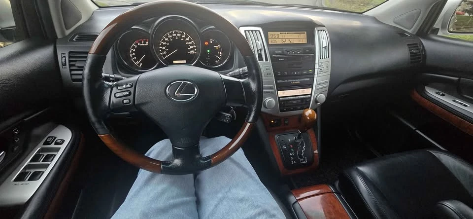 2005 Lexus RX 2nd Gen - Image 11 of 17