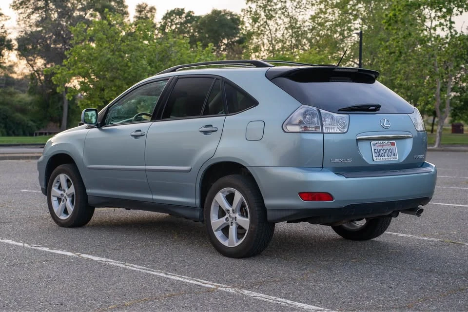 2005 Lexus RX 2nd Gen - Image 5 of 13