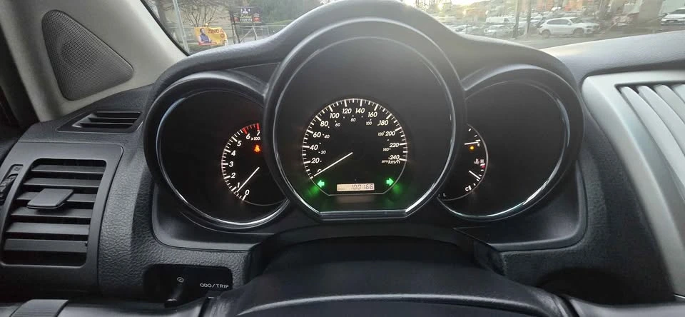 2005 Lexus RX 2nd Gen - Image 15 of 17