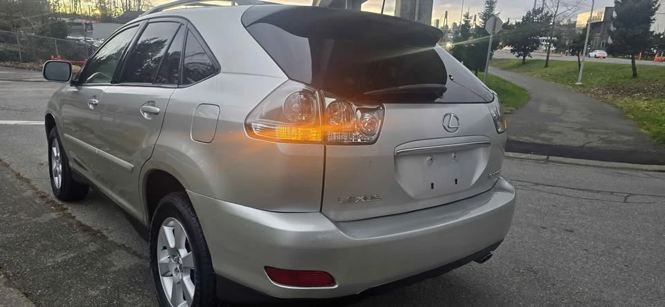 2005 Lexus RX 2nd Gen - Image 5 of 17