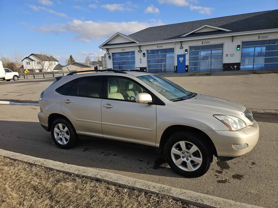 2005 Lexus RX 2nd Gen - Image 2 of 3
