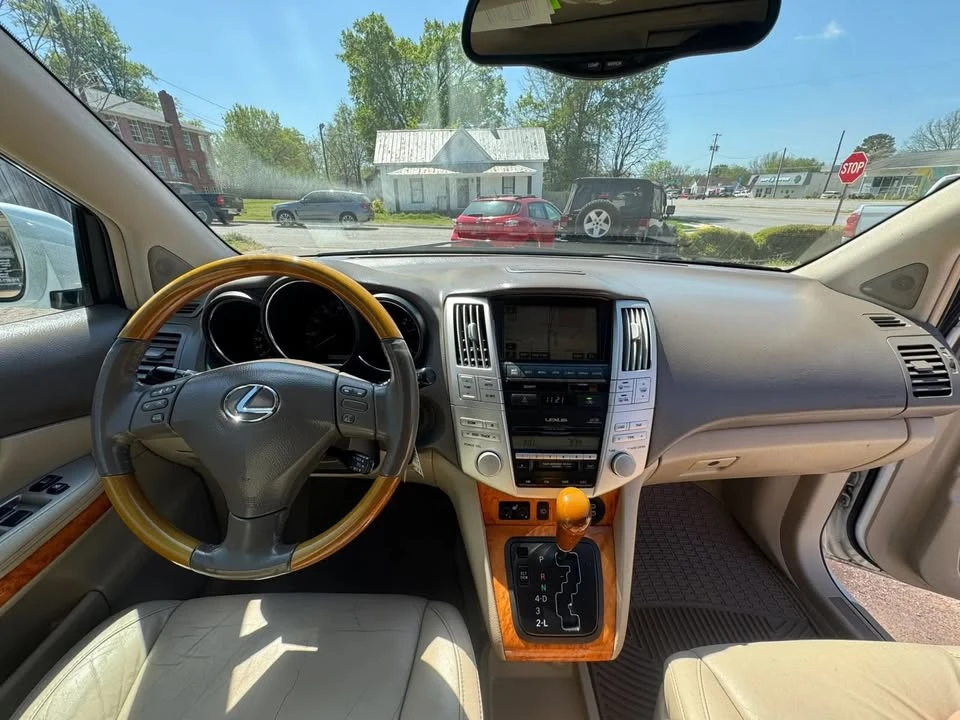 2005 Lexus RX 2nd Gen - Image 16 of 20