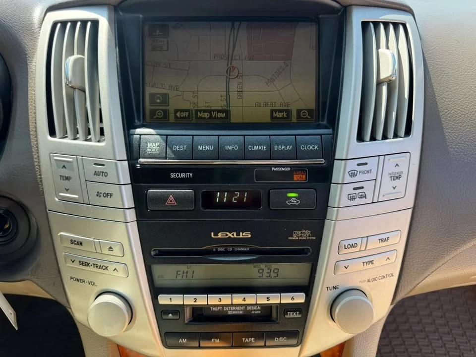 2005 Lexus RX 2nd Gen - Image 17 of 20
