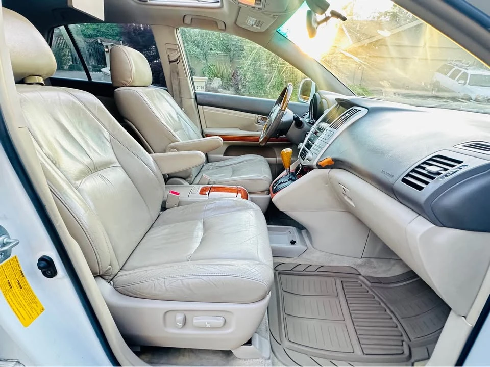 2005 Lexus RX 2nd Gen - Image 11 of 19