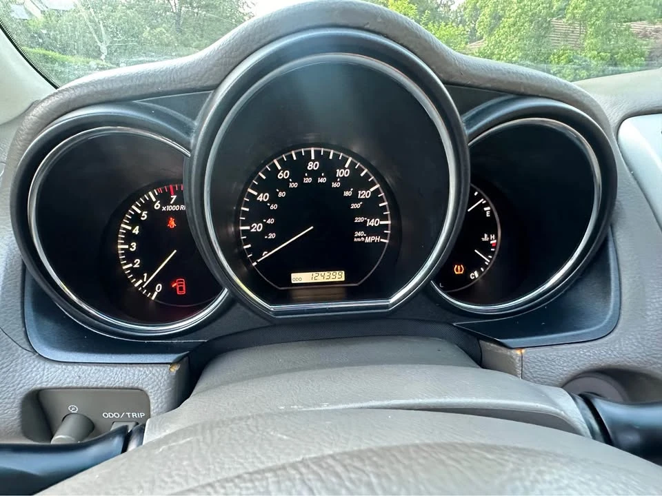 2005 Lexus RX 2nd Gen - Image 17 of 19