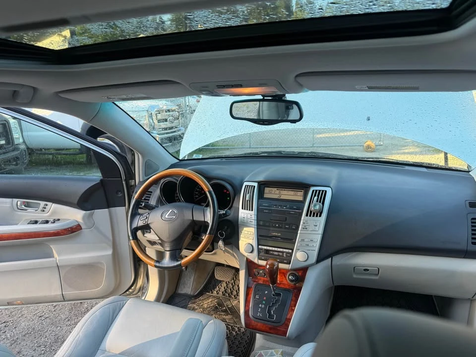 2005 Lexus RX 2nd Gen - Image 5 of 10