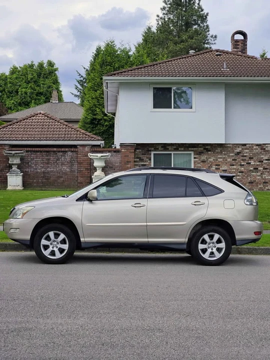 2005 Lexus RX 2nd Gen - Image 3 of 11